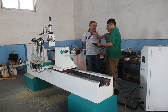 烏克蘭客戶學習數控木工車床知識 烏克蘭客戶學習數控木工車床知識