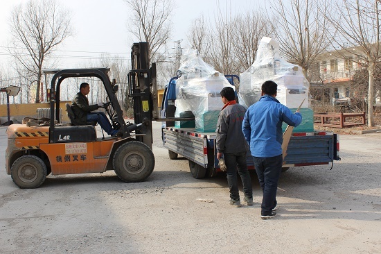 河南木工車床發(fā)貨 河南木工車床發(fā)貨